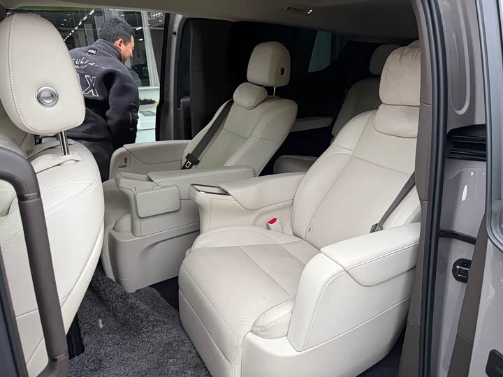 Фото 6 - LiXiang Mega