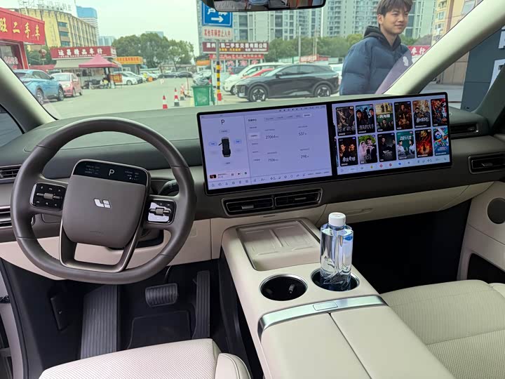 Фото 8 - LiXiang Mega