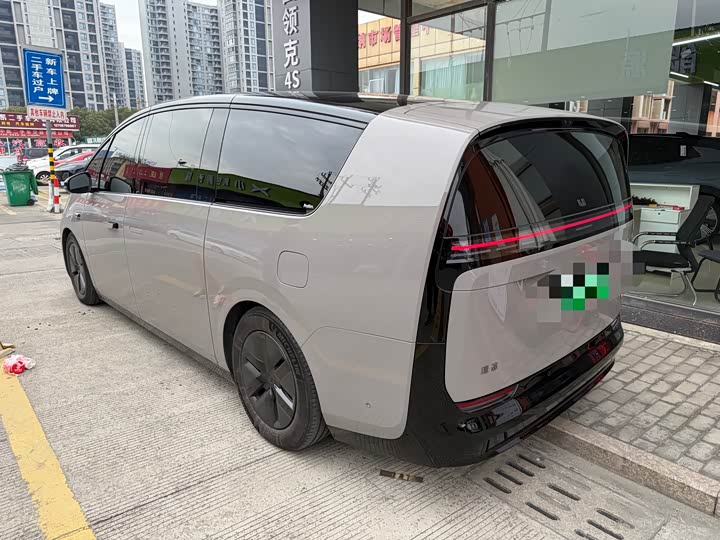 Фото 9 - LiXiang Mega