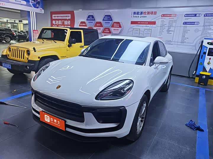 Фото 1 - Porsche Macan