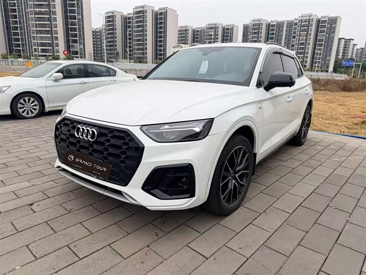 Фото 1 - Audi Q5L