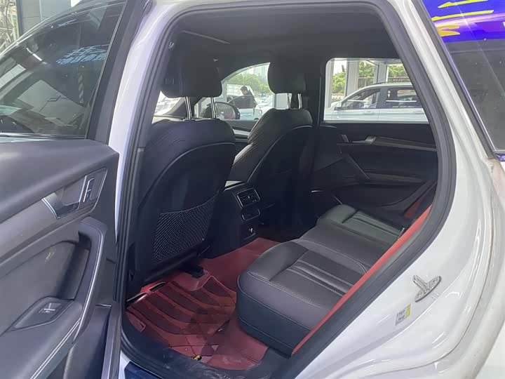 Фото 4 - Audi Q5L