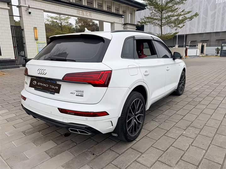 Фото 6 - Audi Q5L