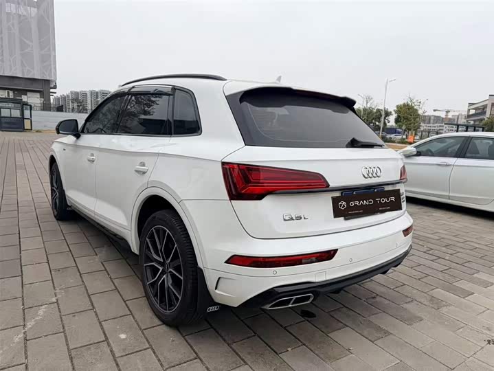 Фото 7 - Audi Q5L