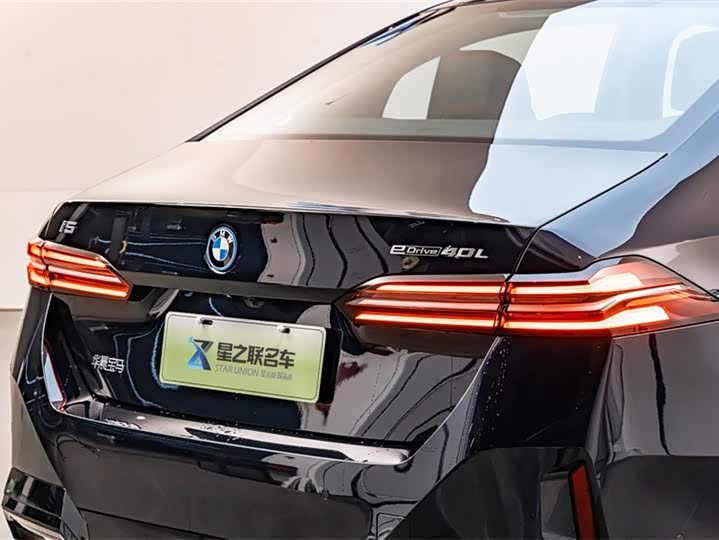 Фото 9 - BMW i5
