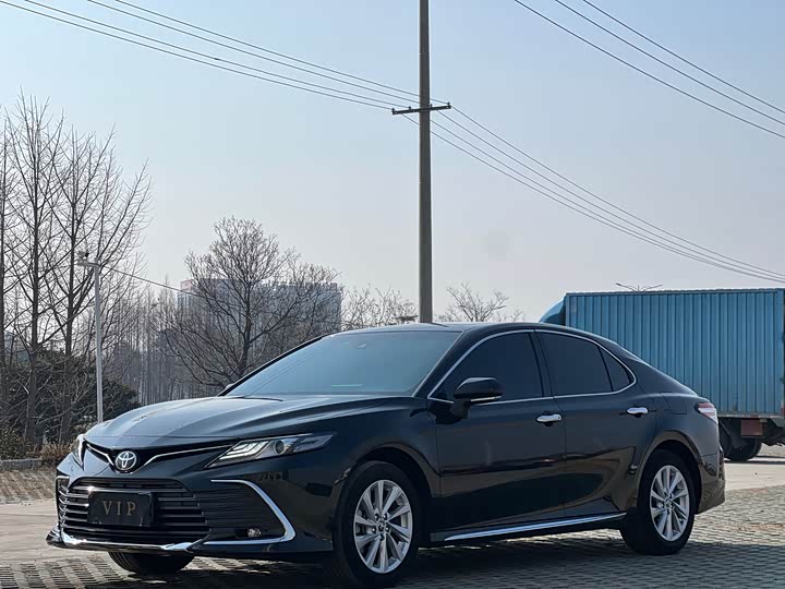 Фото 1 - Toyota Camry