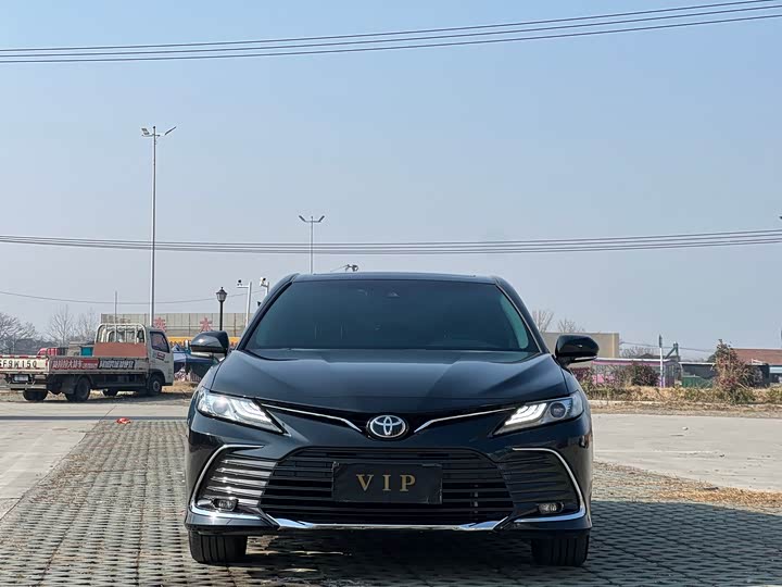 Фото 2 - Toyota Camry