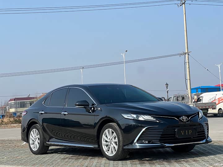 Фото 3 - Toyota Camry