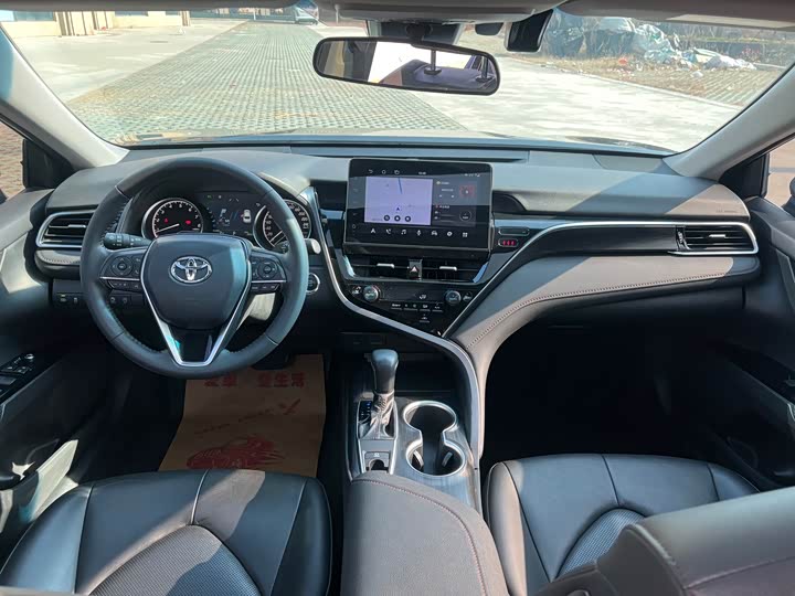 Фото 5 - Toyota Camry