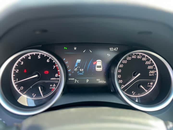 Фото 9 - Toyota Camry