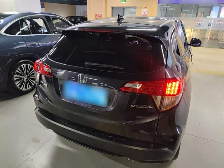 Фото 7 - Honda Vezel