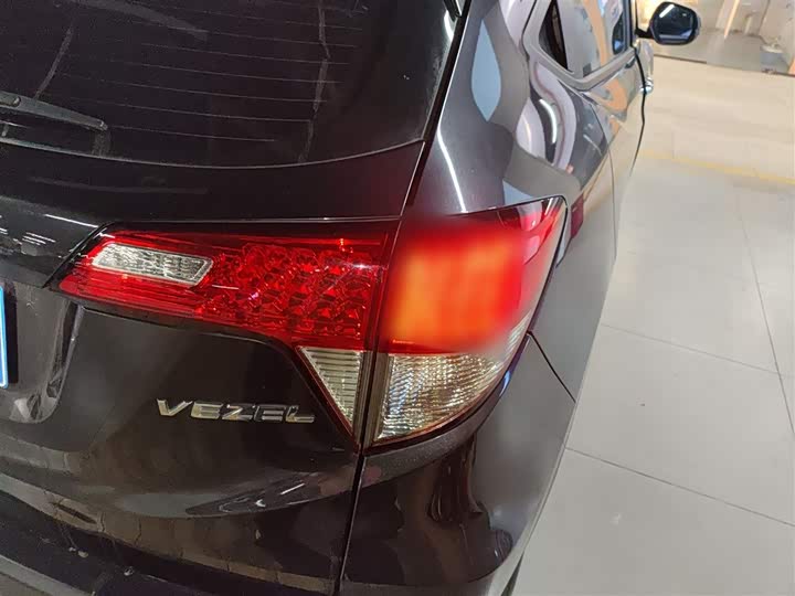 Фото 8 - Honda Vezel