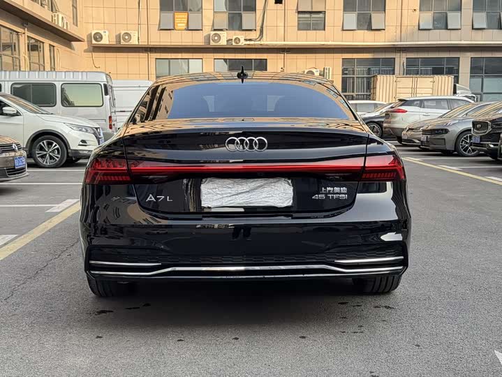 Фото 4 - Audi A7L