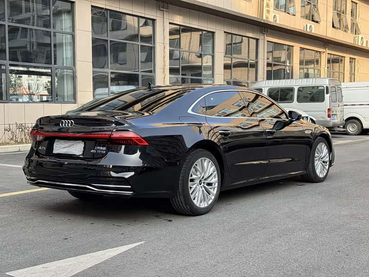 Фото 5 - Audi A7L
