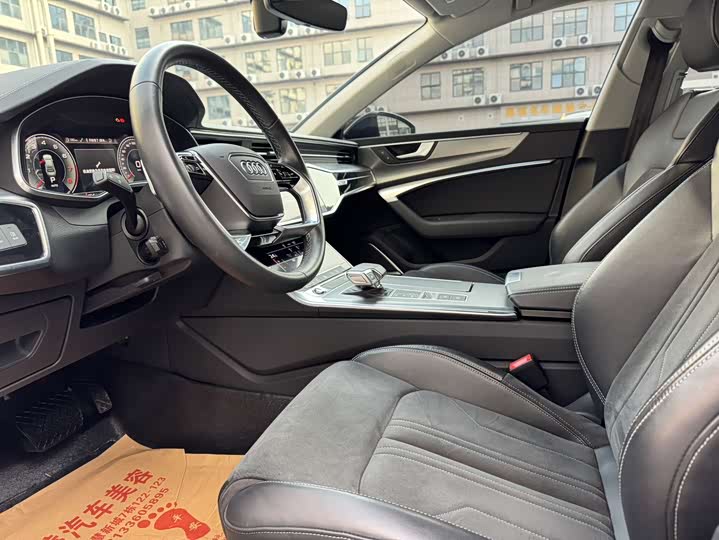 Фото 7 - Audi A7L