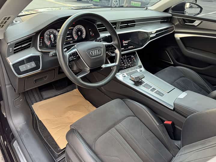 Фото 8 - Audi A7L