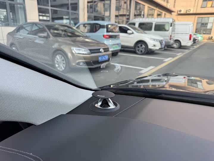 Фото 9 - Audi A7L