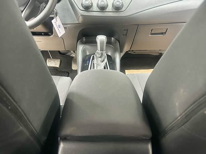 Фото 2 - Toyota Corolla