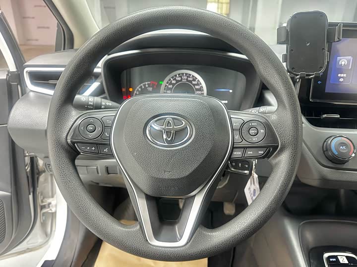 Фото 3 - Toyota Corolla