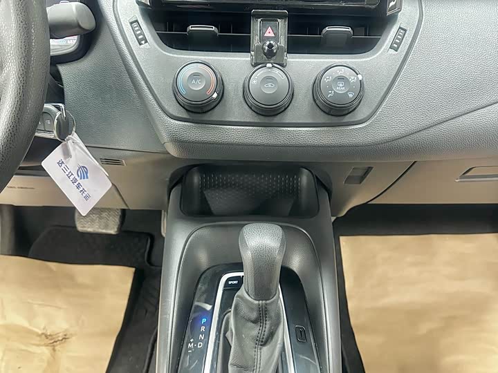 Фото 4 - Toyota Corolla