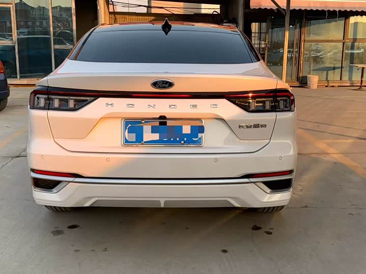 Фото 8 - Ford Mondeo