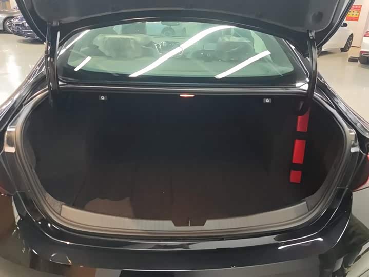 Фото 4 - Chevrolet Malibu XL