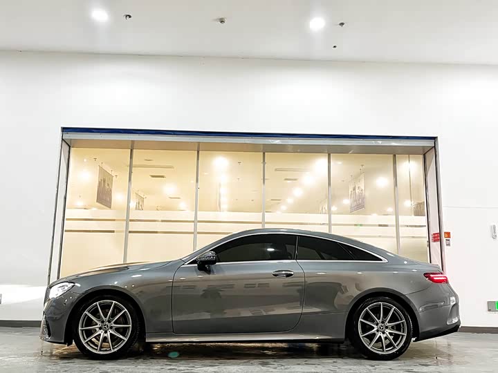 Фото 2 - Mercedes-Benz E-Class