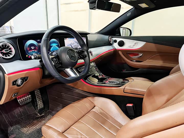 Фото 7 - Mercedes-Benz E-Class