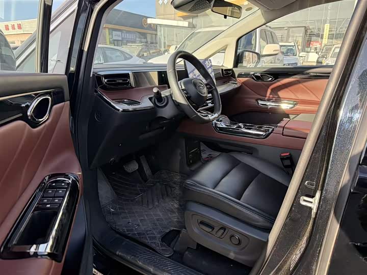 Фото 4 - GAC Trumpchi E8