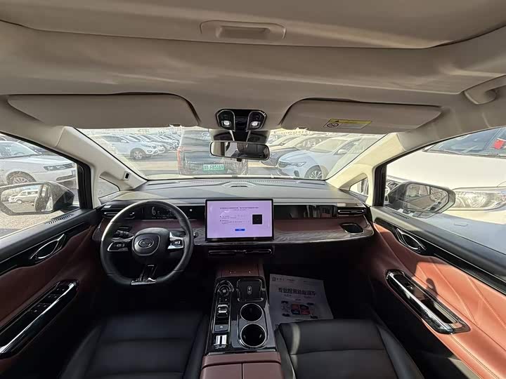 Фото 6 - GAC Trumpchi E8