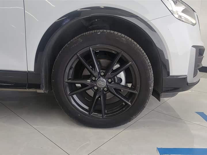 Фото 6 - Audi Q2L