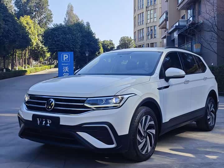 Фото 1 - Volkswagen Tiguan L Pro