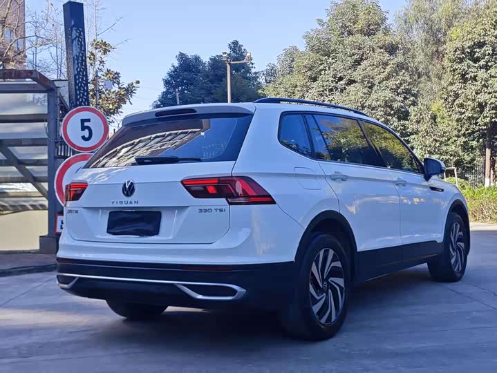 Фото 4 - Volkswagen Tiguan L Pro