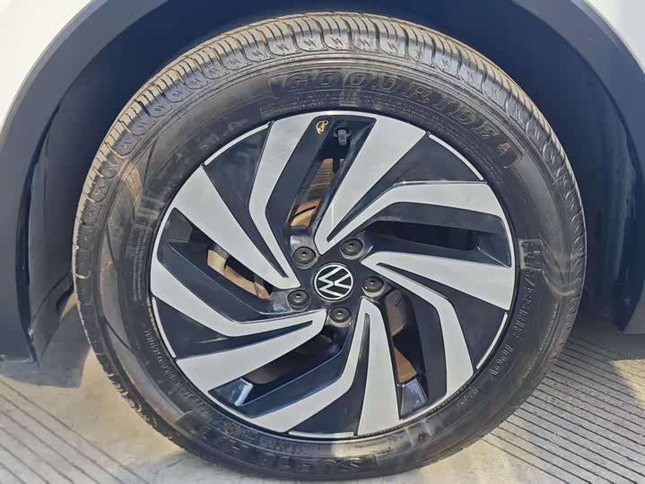 Фото 9 - Volkswagen Tiguan L Pro