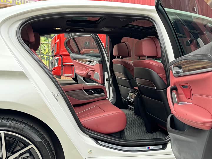 Фото 6 - BMW 5 Series