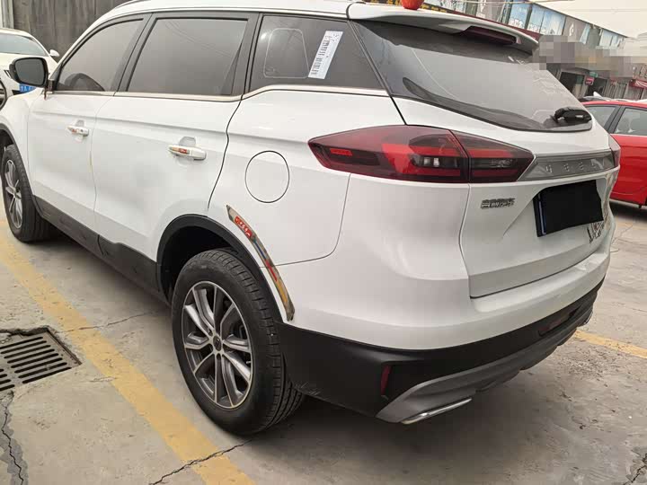 Фото 4 - Geely Atlas