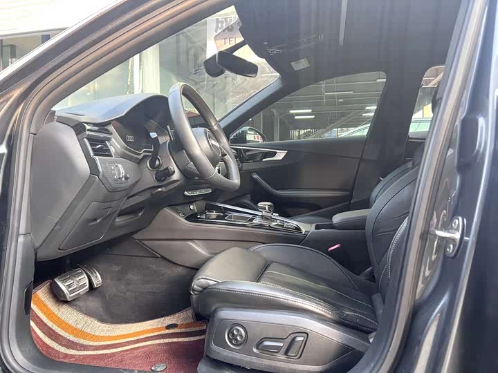 Фото 4 - Audi A4L