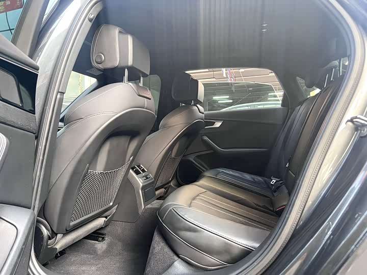 Фото 6 - Audi A4L