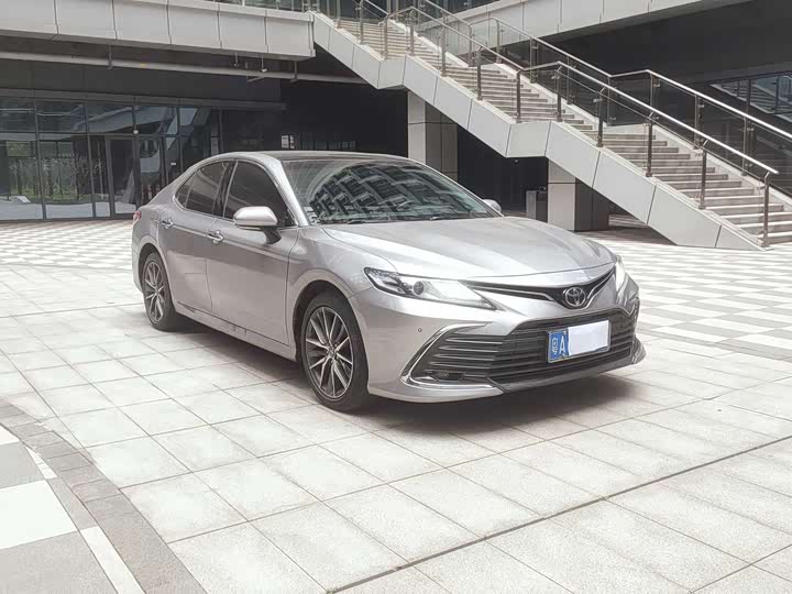 Фото 3 - Toyota Camry