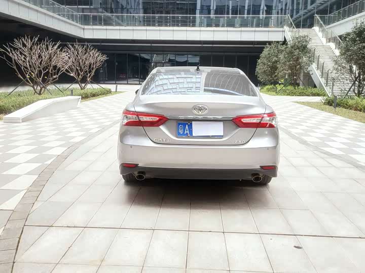 Фото 4 - Toyota Camry