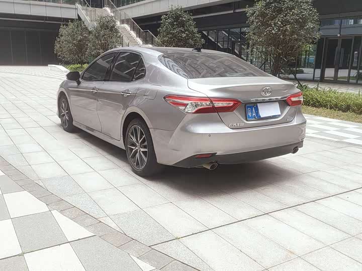 Фото 5 - Toyota Camry