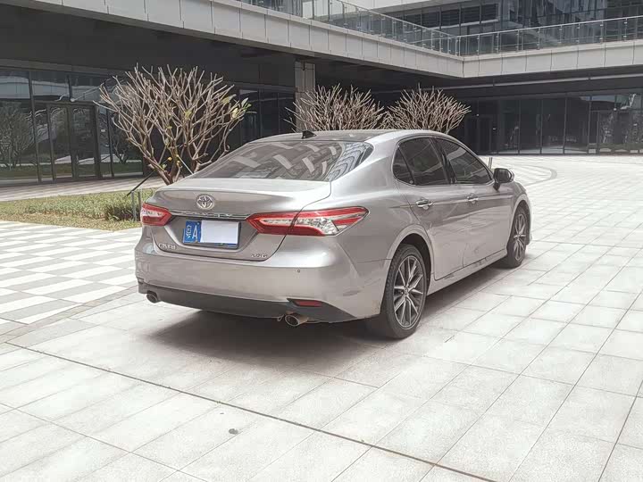 Фото 6 - Toyota Camry