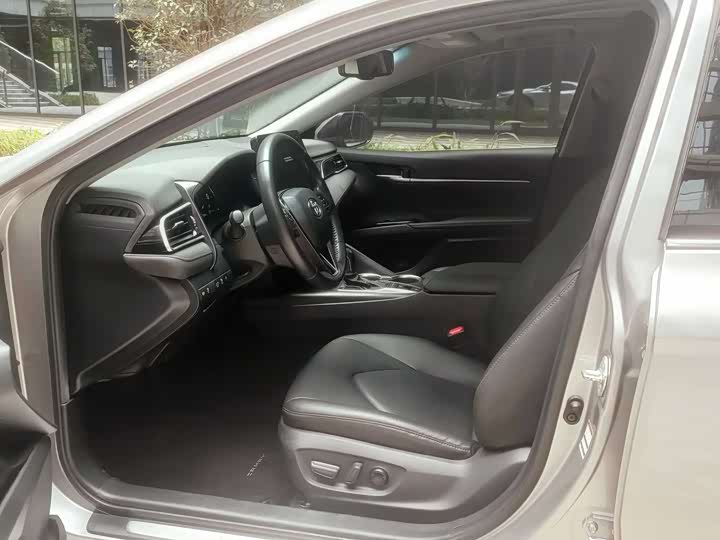 Фото 7 - Toyota Camry