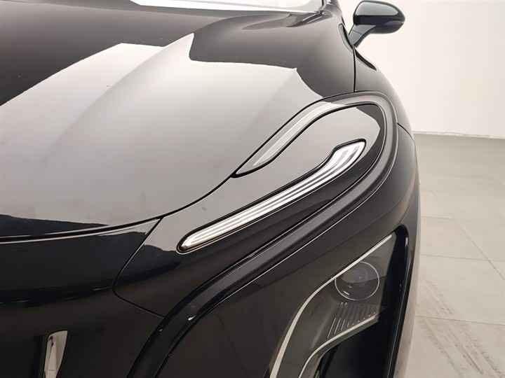 Фото 7 - Hongqi E-QM5