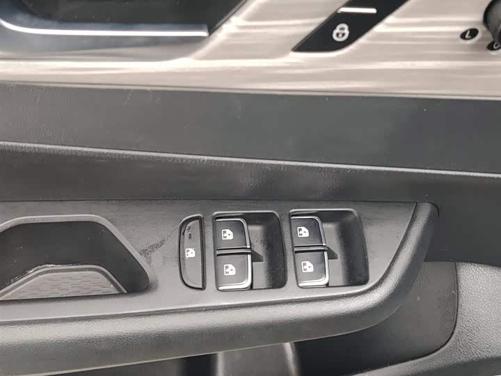 Фото 9 - Hongqi E-QM5