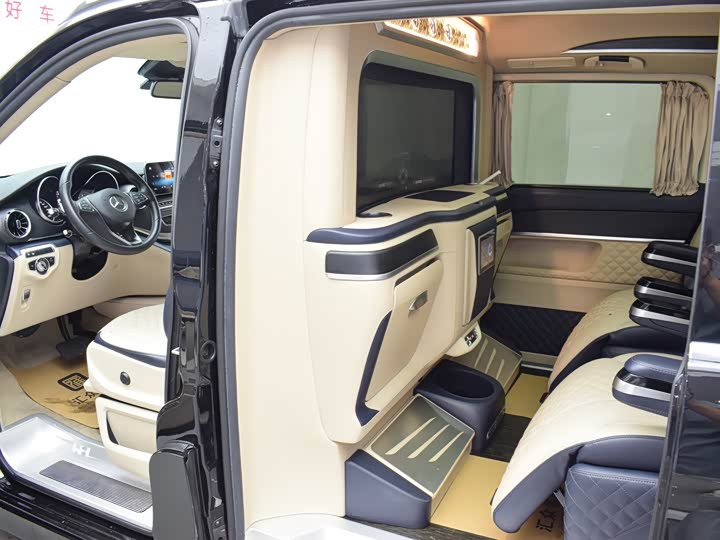 Фото 6 - Mercedes-Benz V-Class