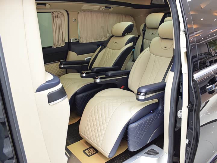 Фото 7 - Mercedes-Benz V-Class