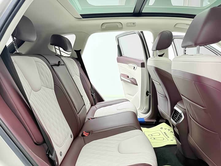 Фото 9 - Bestune T90