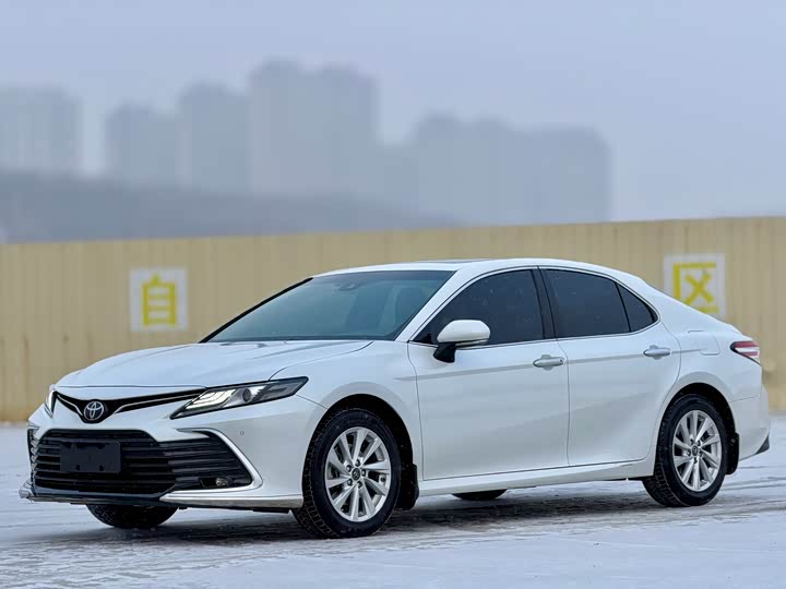 Фото 1 - Toyota Camry