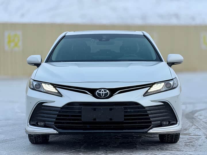 Фото 2 - Toyota Camry